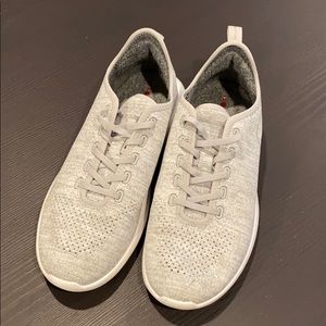 Peter Millar Men’s white grey hyperlight glide 9.5